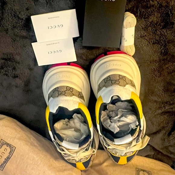 Gently worn Gucci Sneakers. Look new, worn less than 5 times. - Picture 4 of 6